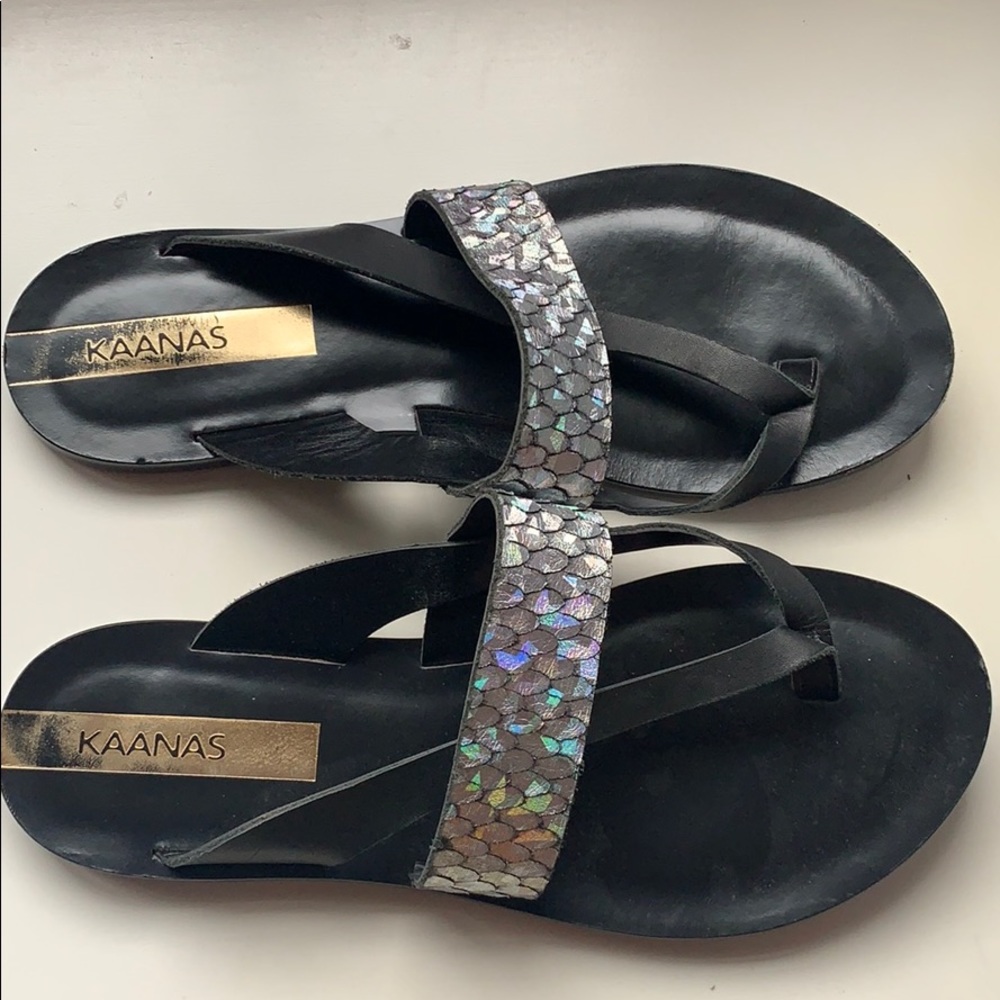 Kaanas Leather Thong Flip Flops